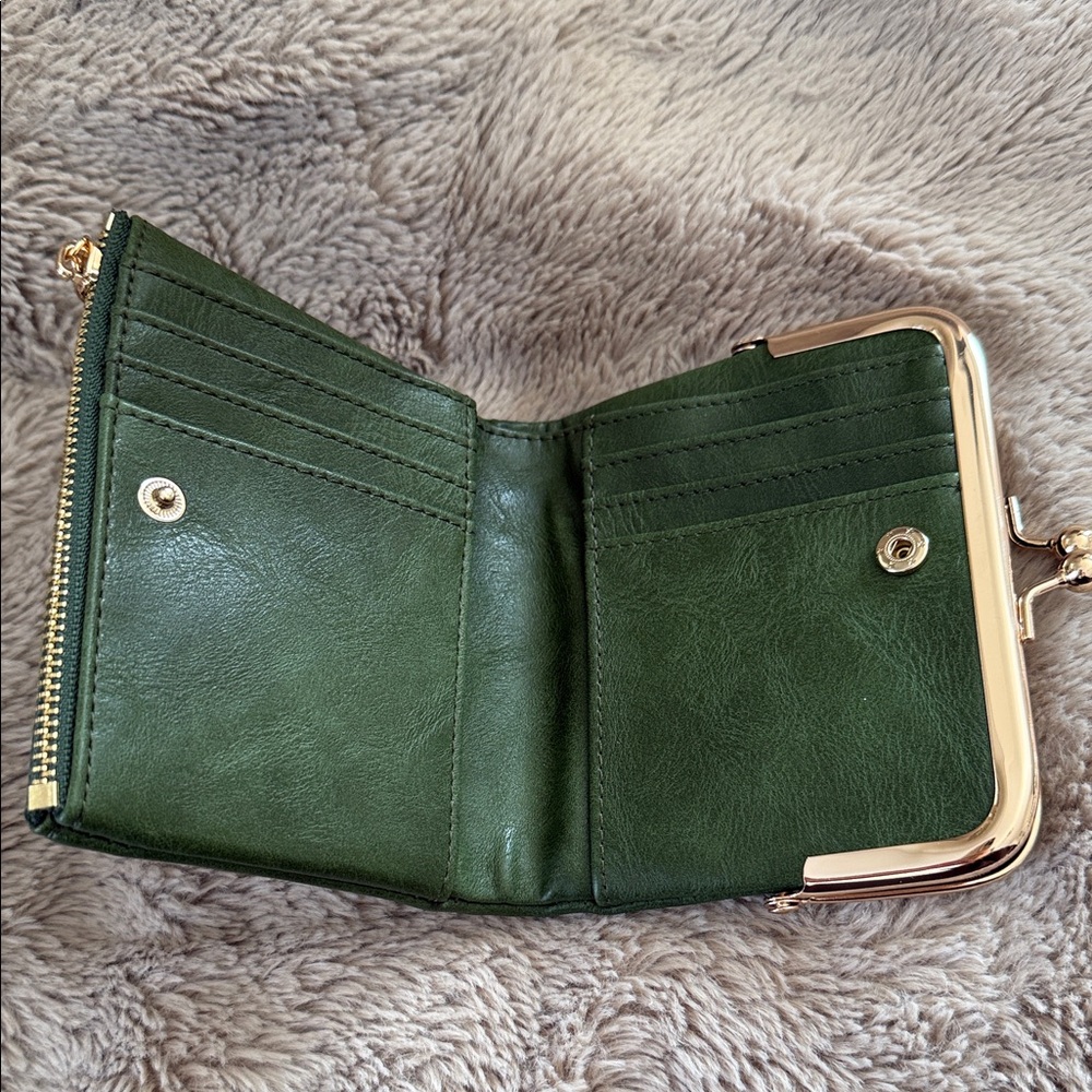 Elegant Green Leather Clutch - Picture 2 of 2